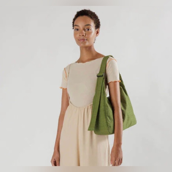 Baggu medium shoulder bag in avocado - Picture 2 of 6
